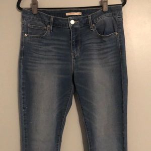 Like New Levi’s 711 Skinny